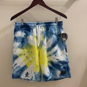 NWT Mens Maui and Sons Tie Dye shorts. Sz.LG